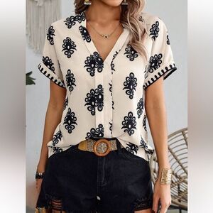 Black and Cream Bohemian Print V-neck Short Sleeve Pullover Blouse Size Medium